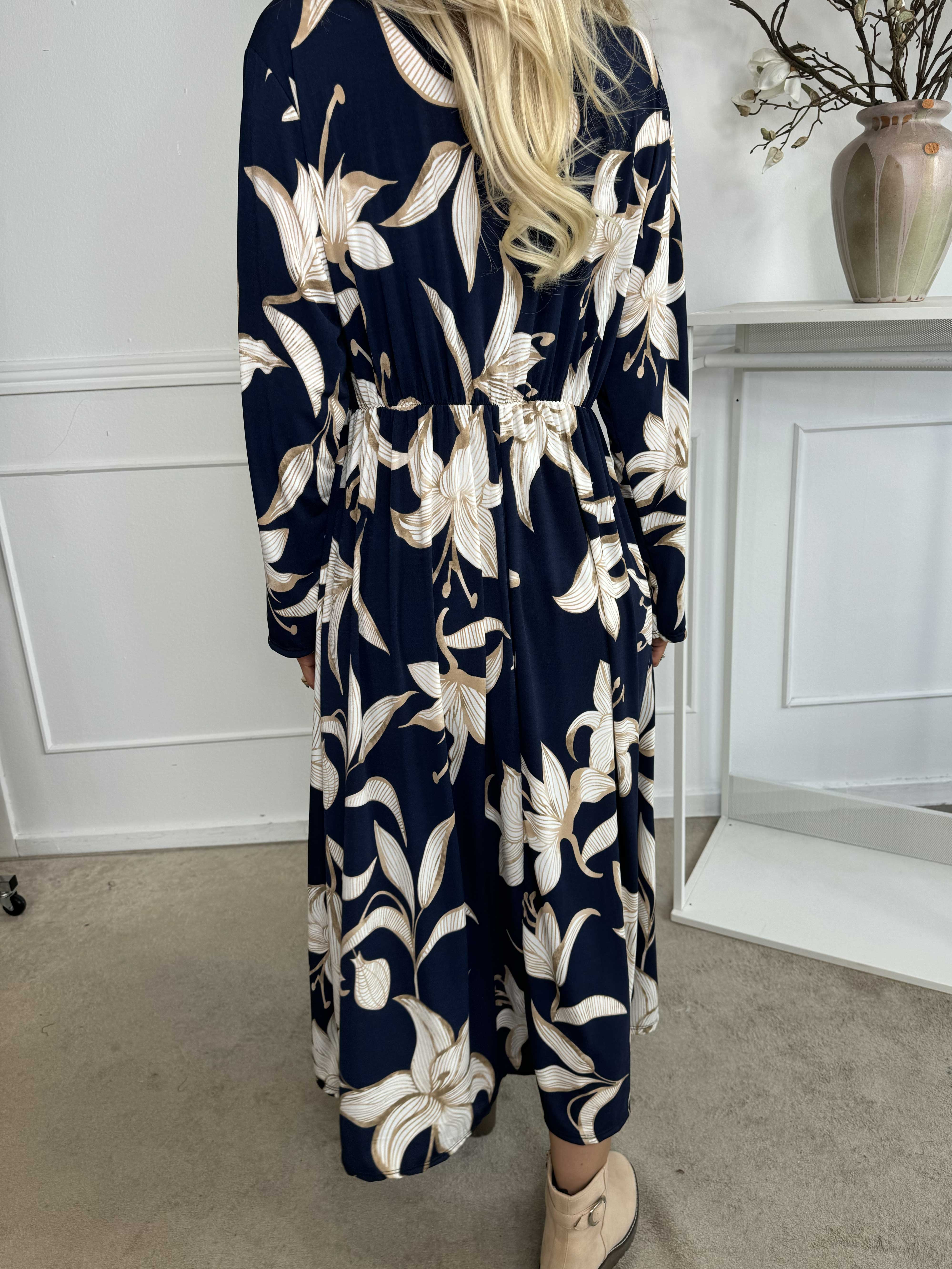 Nelly Flower - Elastisk klänning med liljor